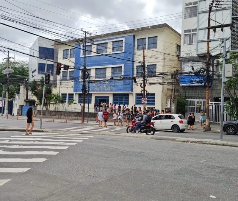 Campanha de vacinação meningocócica no Rio termina com filas e falta de doses
