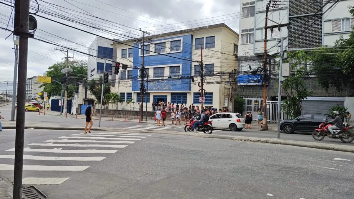 Campanha de vacinação meningocócica no Rio termina com filas e falta de doses