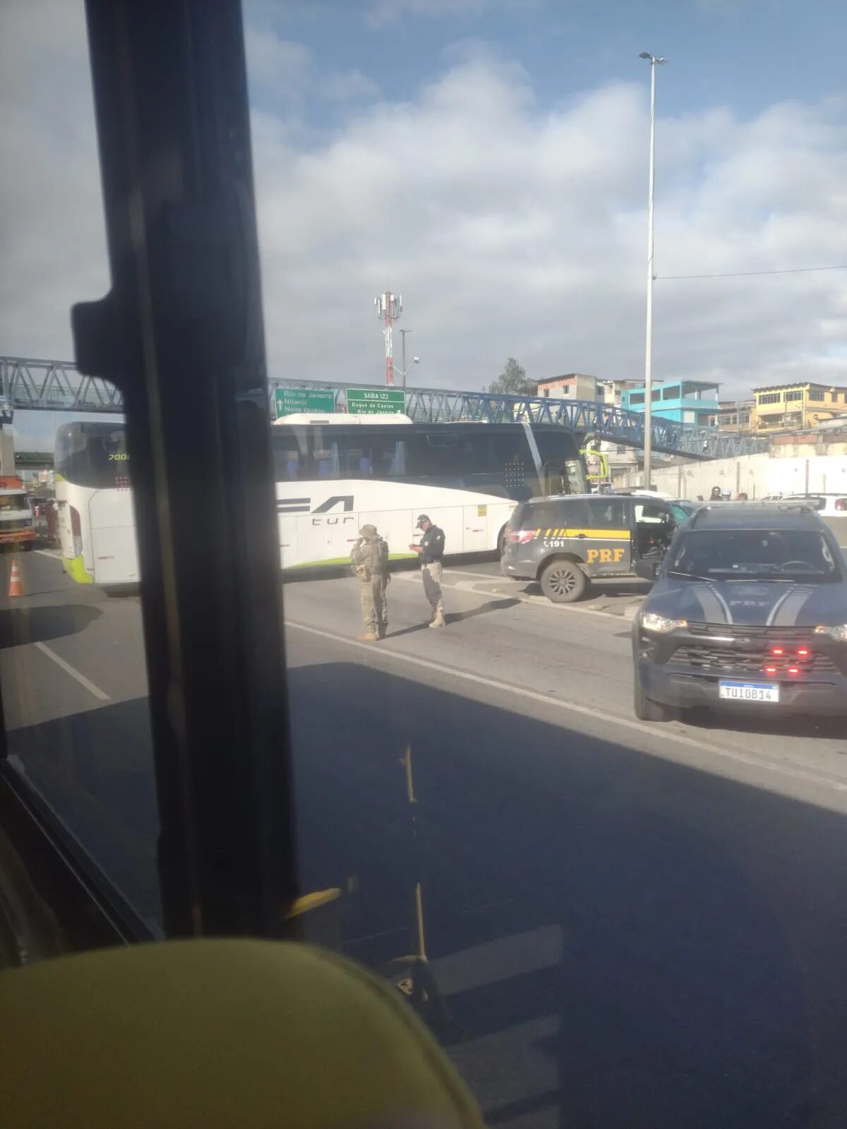 Confronto em Caxias: traficante Colete e mais quatro são detidos